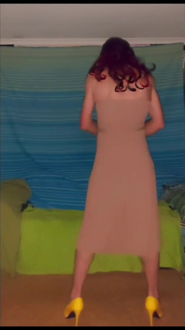 Lizzaali: ZZ in new brown dress ass teasing no pantys