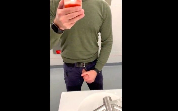 Tjenner: ट्रेन स्टेशन boner, जैक-ऑफ और वीर्य के लिए शौचालय में
