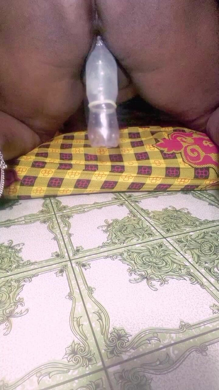 Sadia vabi: बड़ी चूत द्वारा कोकाकोला पॉट चुदाई