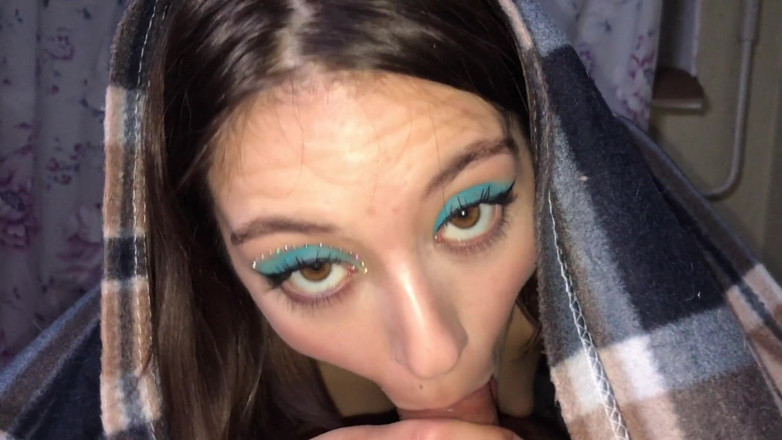 Sugary Kitty: Schwanz unter der decke gelutscht! Nahaufnahme pOV blowjob - sperma im...