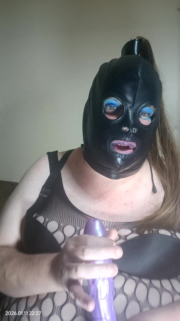 Stephanie-Nicole-TV: Bbw-tv heeft plezier met een paarse dildo