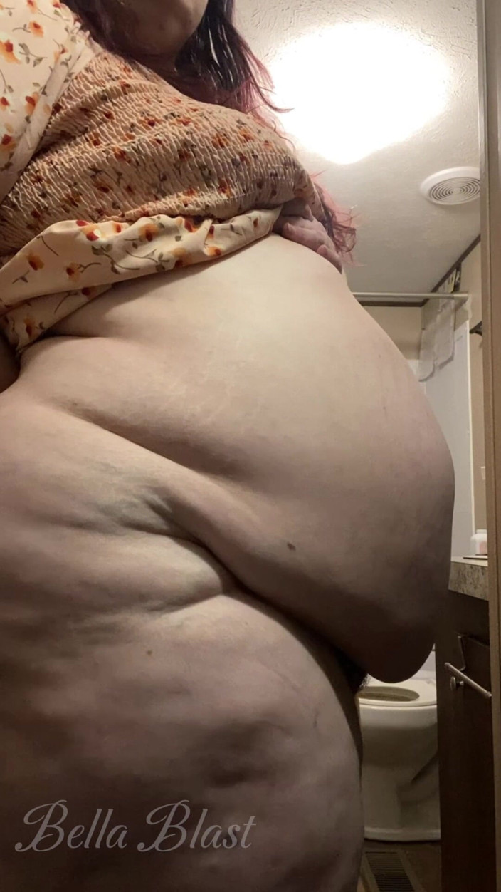 BellaBlast: Your Destiny Story: Consumed: a Giantess Indulgence