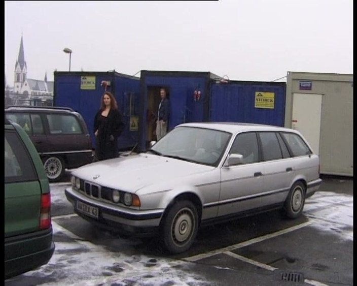 YOUR FIRST PORN: Dreier Mit Heisse Blondi Auf Baustelle - trojka se sexy blondýnkami...