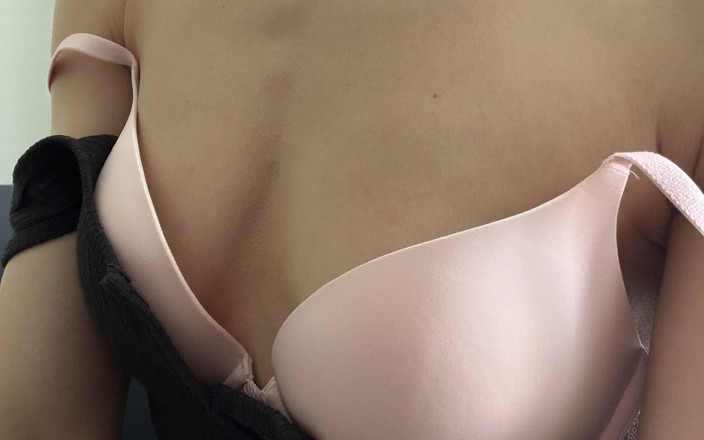 Ms_Emmy_Lynn: La tua ragazza carina si spoglia e ti racconta della...