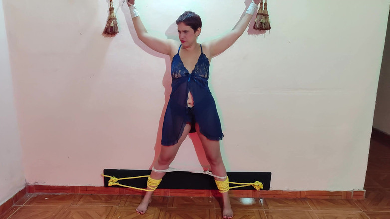 Queensofthefeet: Adam beni tüm vücudumu ve vajinamı gıdıklamak için eller ve...