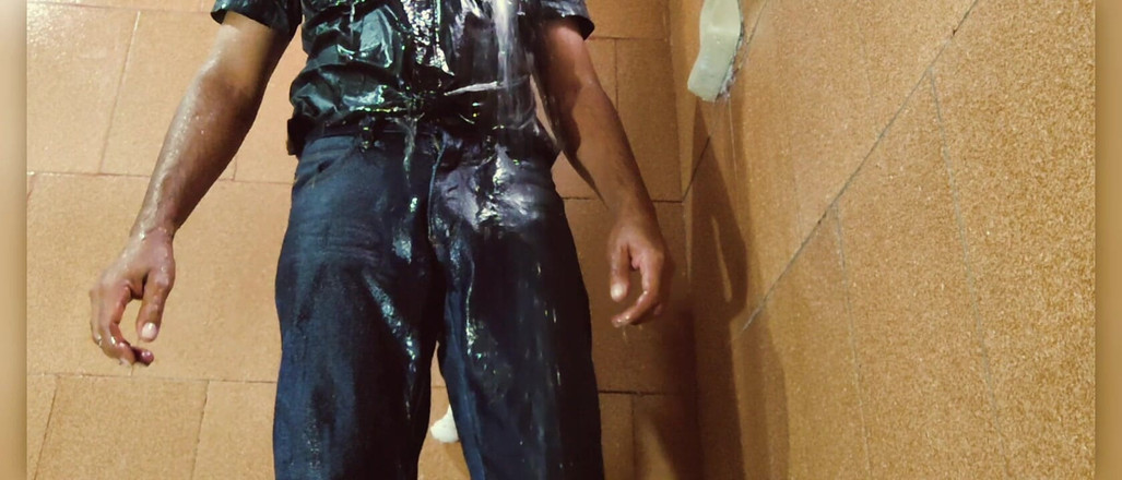 Stink HairyMale: Tắm với quần áo