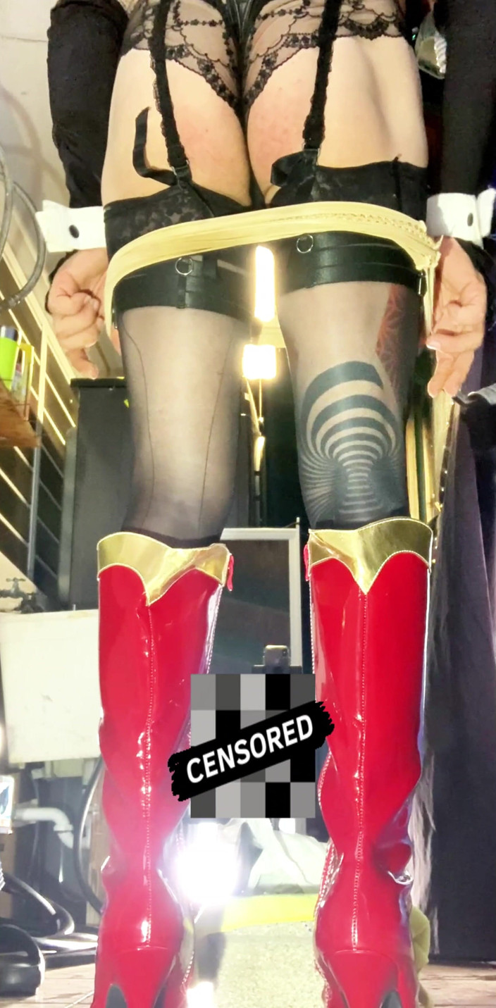 Benito414: Cute Femboy Stretches Ass to Take Huge Dildo!
