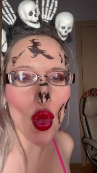 rinde tus bragas y pago pertenece a esta diosa de las gafas por Findom Goaldigger