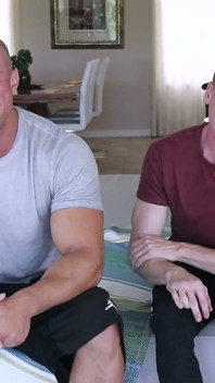 Fit Muscle Man Sean Costin Cracked