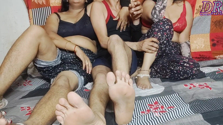 DeepReenu123: レヌとマヒはレヌの夫にセックスされ、二人ともとても幸せでした