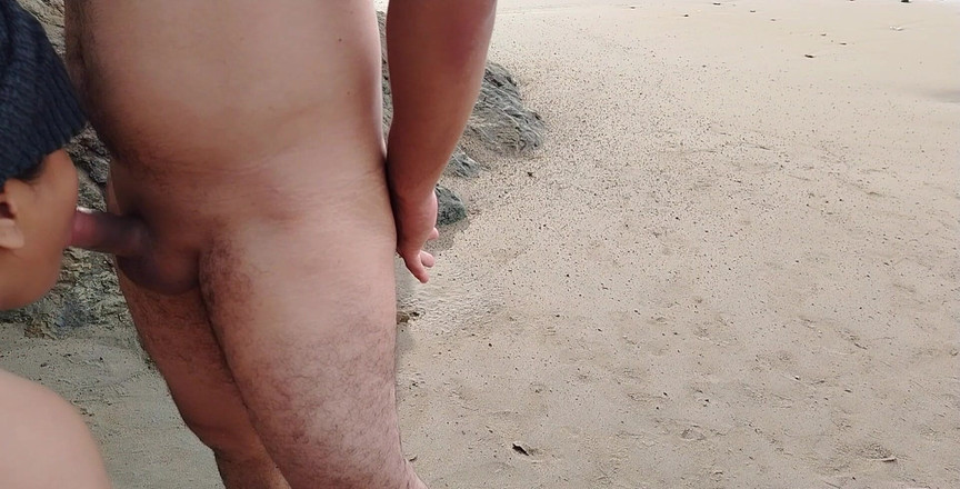 Stepmom_with_big_tits: Ibu tiriku yang aduhai bikin aku oral di pantai yang...