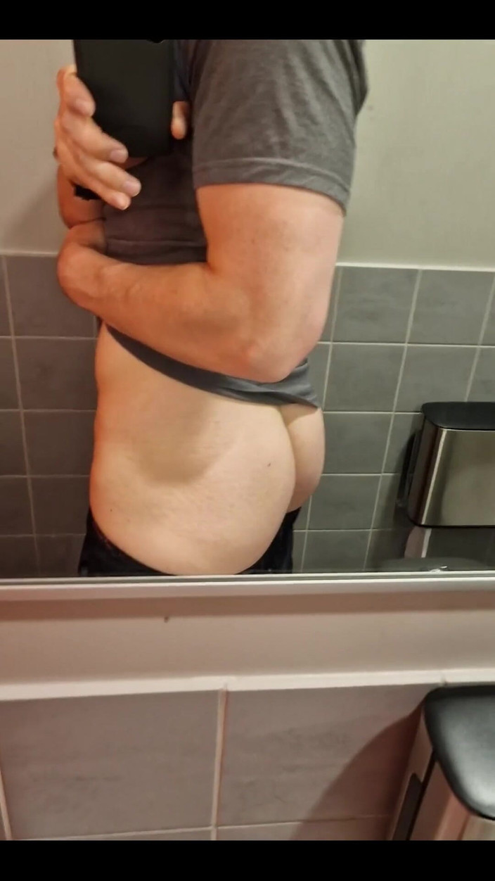 Awesome A: 체육관에서 운동 후 