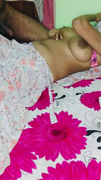 Gadis muslim India di burkha diguyur hujan romantis