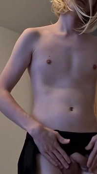 Blonďatá past saje jeho velkého ptáka a polyká jeho velkou šťavnatou nálož - Prettyboi2000x