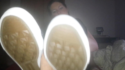 Caralia Deluxe: Footjob mit schuhen und schwanz-masturbation