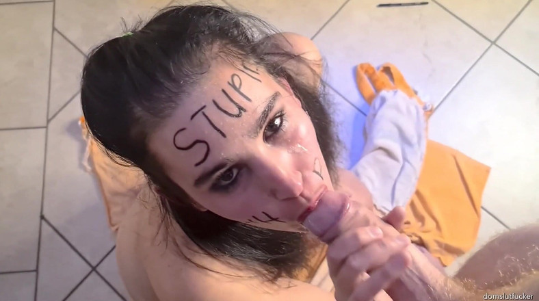 domslutfucker: Dumme hure, halsfick, gesichtsfick, klatschen und spucken. Gesicht pissen