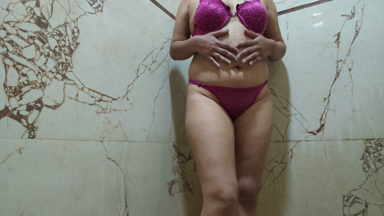 bhabhi ki chudayi: Masaj complet nud cu ulei pe corp