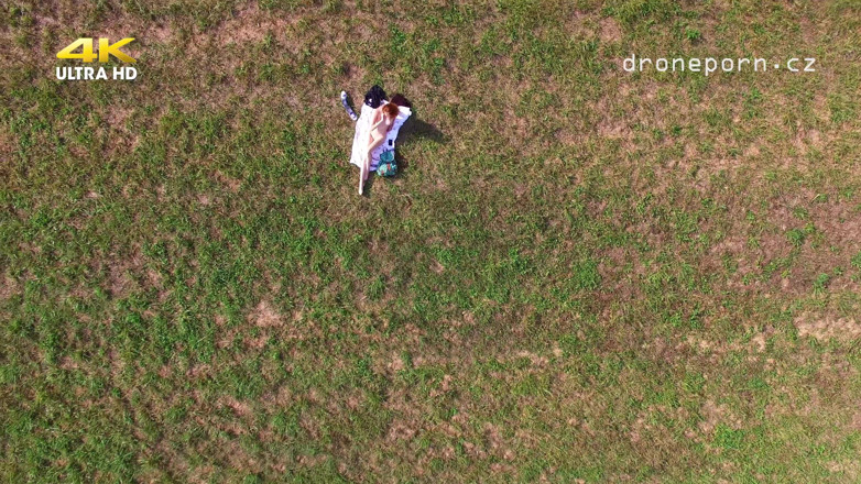 Peaches and Bananas: Nudist klara direkam sama drone