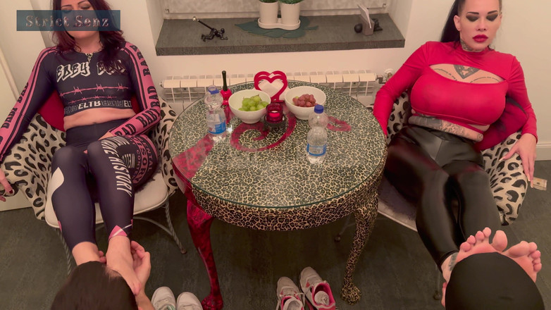 Strict Senz: Леди Zara Мисс Alessa Milano С Потными Ступнями, Вонючие Задницы, Шлюха Босиком Во Рту, Сидение На Лице, Топтание