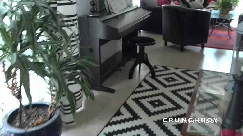 Surprise bareback party with friends: Kevin göt uppy dominant tarafından sürprizle korunmasız sikiliyor