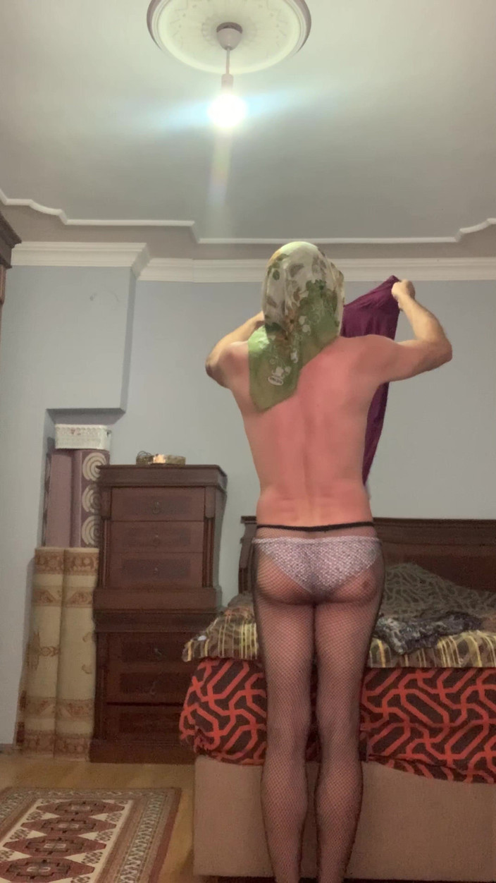 cd_aysemmm: moja hijabi macocha duża dupa rozbiera się