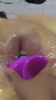 leo Avant, the Dildo From Honey Play Box Is Easily Absorbed by This Ass Hole