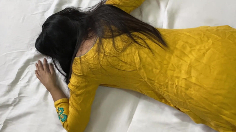 Desifilmy45: Bella matrigna indiana scopata da vero figliastro cazzo di figa...