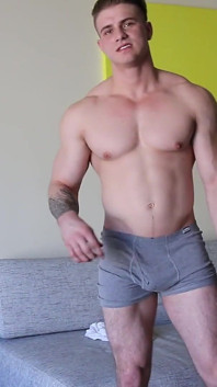 Jonny Pitt: Ripped Bodybuilder Jerks off