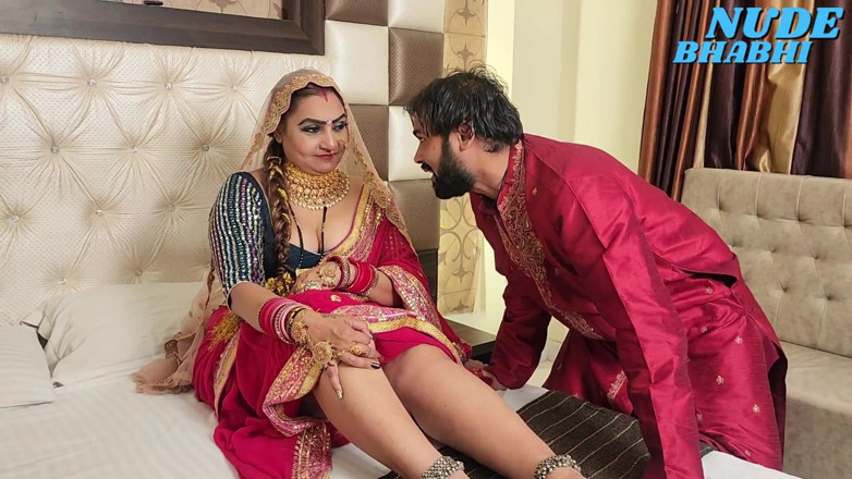 suryabhai: Seks anal hardcore pasangan yang baru nikah (audio bahasa india)
