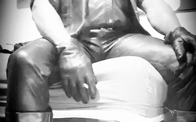 Black smoking muscle stepdad: Leather Smoke Live-session