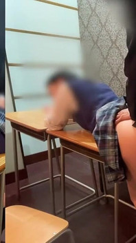 No122 дівчина, яка змушує свого хлопця чекати і трахатися з класом
