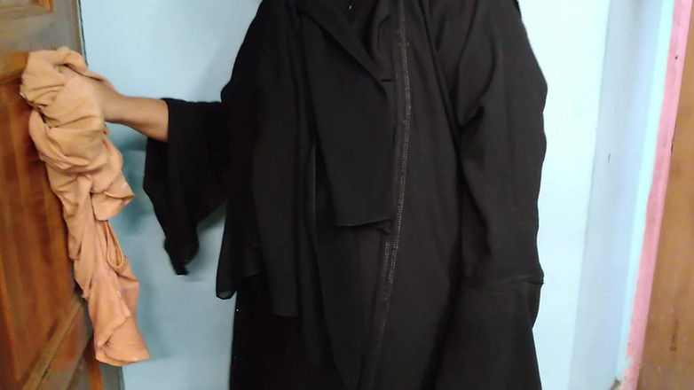 Aria Mia: Wanita muslim arab pantat montok mesir ngentot sama bosnya sendiri...