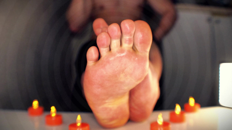 CashmasterAngel: Terobsesi berada di bawah kaki majikan