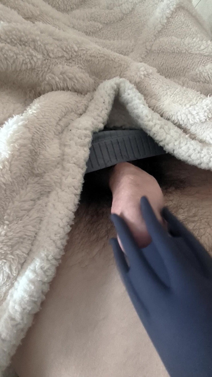webcamboy98: Orgasme dengan alat penggetar kepala zakar