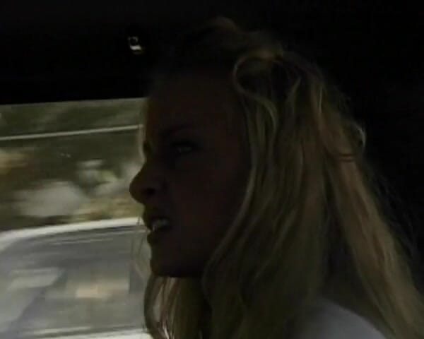 Monde Francais: Awek Perancis blonde yang mengagumkan dikongkek gangbang sebelum dipancut muka