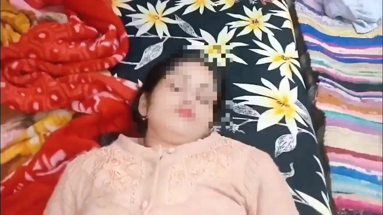 Janvibhabhii: Indická manželka má romantiku a má sex s šéfem jejího manžela...