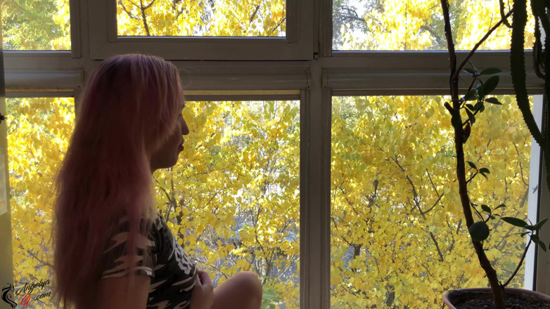 AnGelya G: Una ragazza sensuale succhia il cazzo del marito e si...