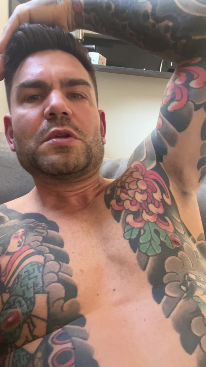 Juan Lucho Gay: Young Spanish Shows Everything