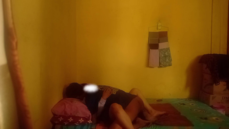 Famly sex: 외로울 때 집에 있는 Entot의 대학 십대 소녀