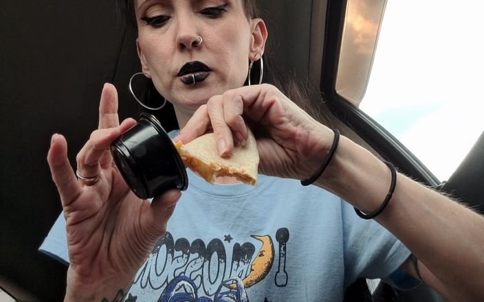 PandoraSG: Halka açık mukbang - arabamda taco