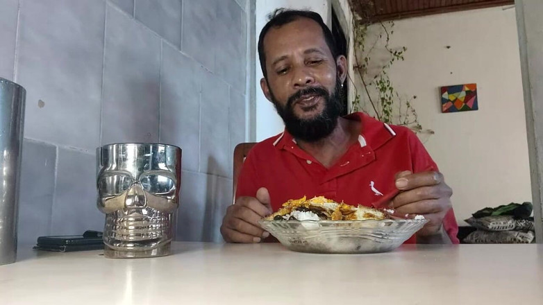 Stink HairyMale: Waktunya Makan Siang
