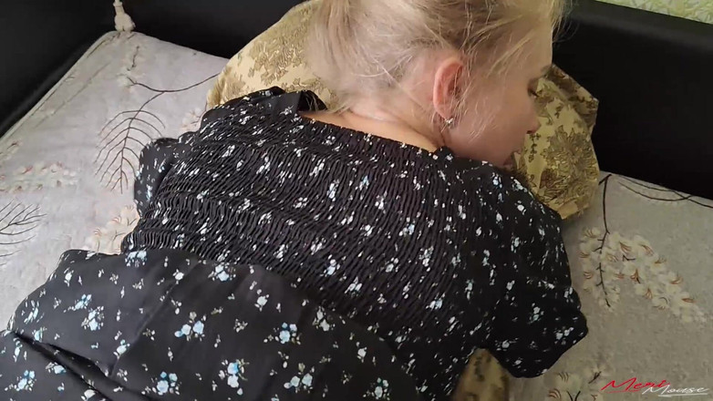Meri-Mouse: A Aidé Sa Demi-sœur À Étirer Son Anus Avant Le Rendez-vous