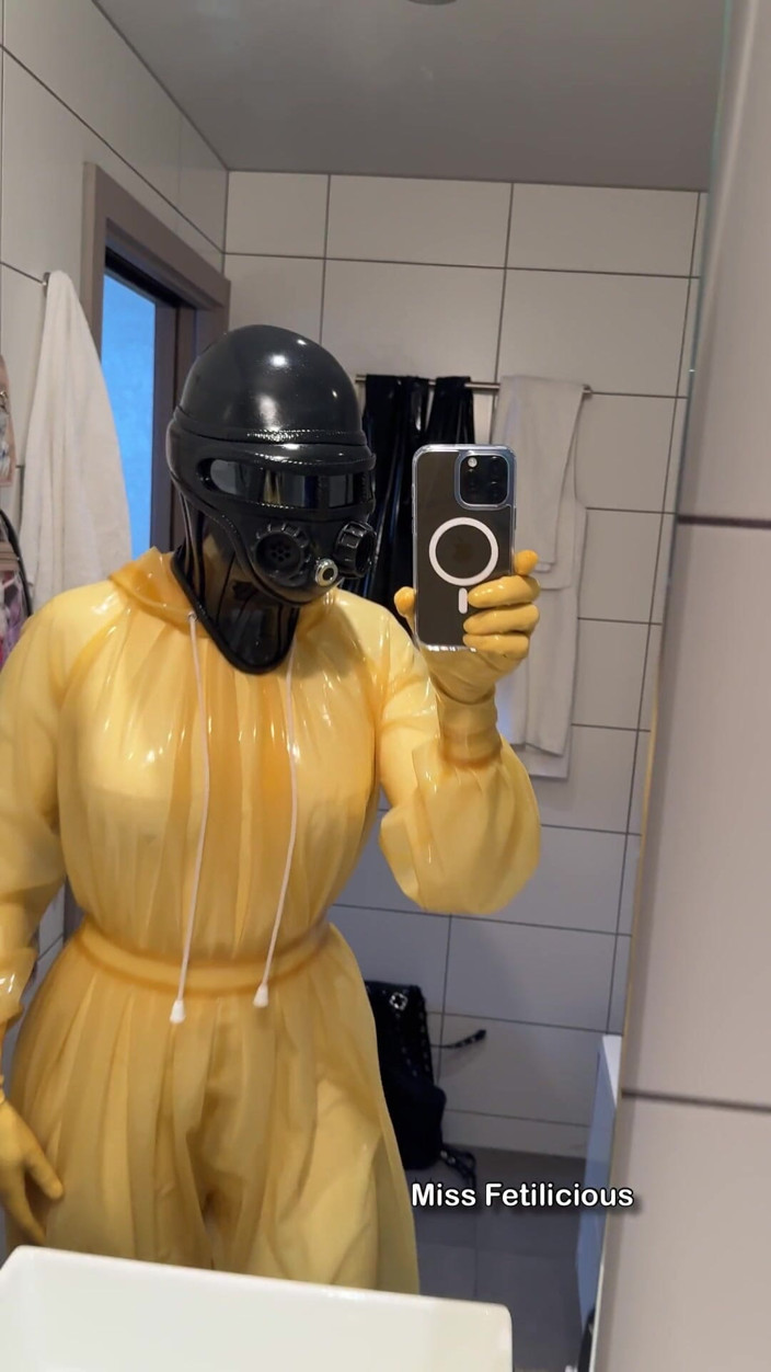 Miss_Fetilicious: I Love This Heavy Rubber Helmet