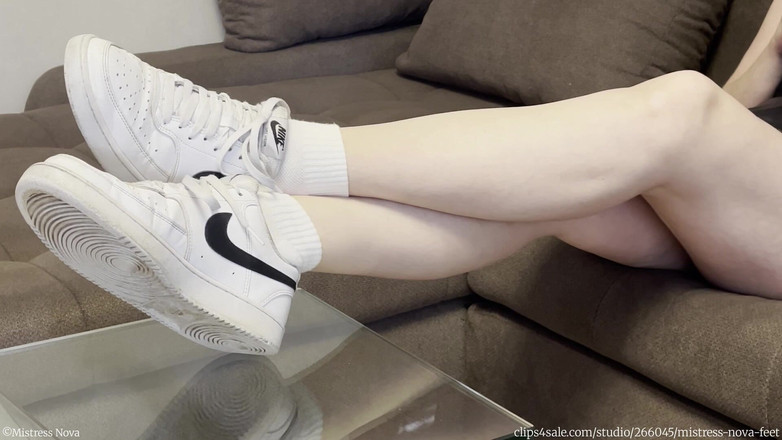 Mistress Nova Feet: Bà chủ nova - trêu chọc giày thể thao màu trắng