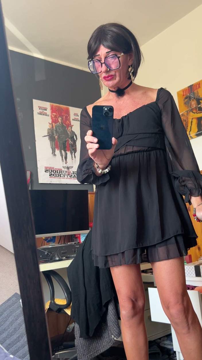 Andreina Naty: เดินเซ็กซี่หน้ากระจก 01