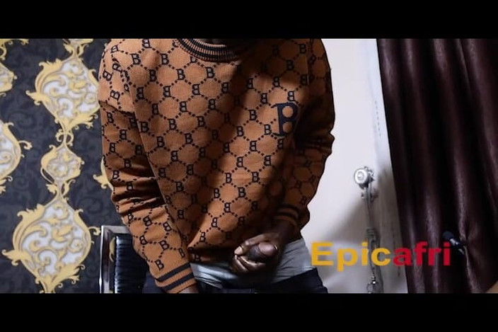 Epicafri: マダムが初めてセックストイを試すのを見ています