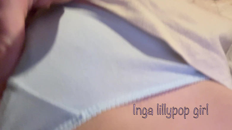 Inga lillypop girl: 클리토리스를 문지르며 사정에 도달하는 것