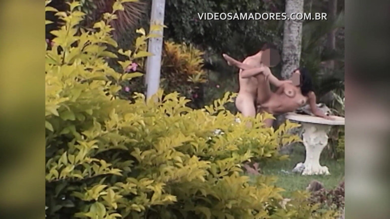 Amateurs videos: Boy fucking young brunette at garden table