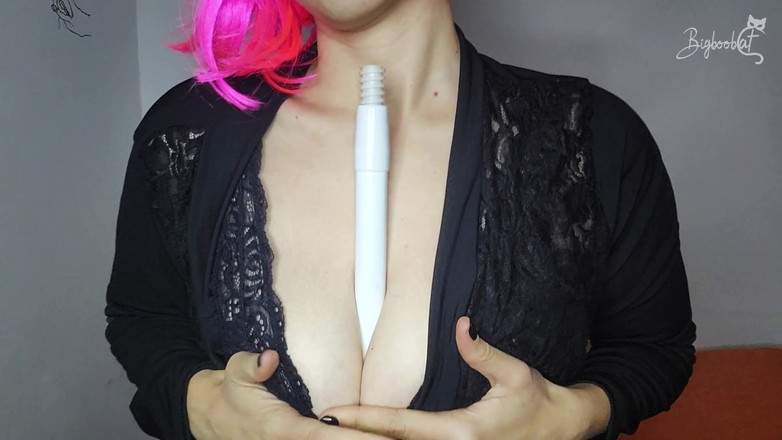 BigBoobCat: 体验我的天然巨乳，因为我戴着我的阴户面具自慰