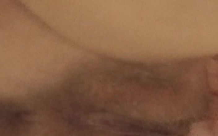 Lesbian-candys: 我毛茸茸的阴户随着高潮而滴水